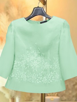 [Plus Size Embroidery Tops] Plus Size Elegant Embroidery Tops | Women's Short Sleeve Crew Neck Baggy Shirt | Summer Commuter Holiday Lightweight Casual Blouse